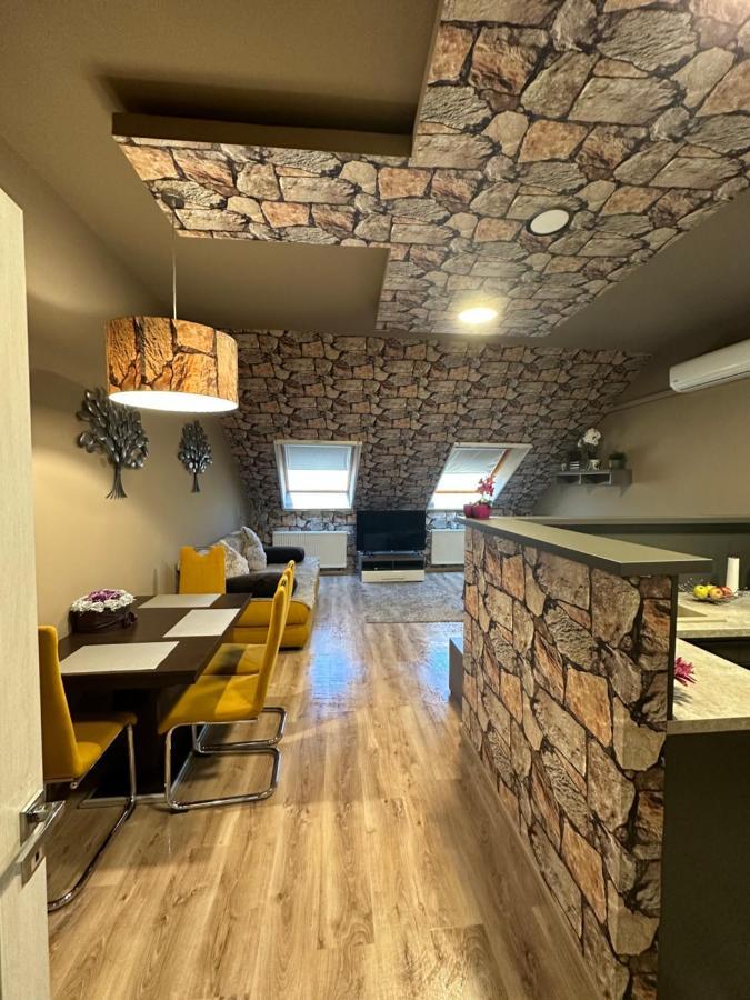 Gold Downtown Apartment Debrecen